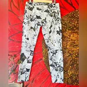7 For All Mankind Black and White Botanical Print Jeans -size 29